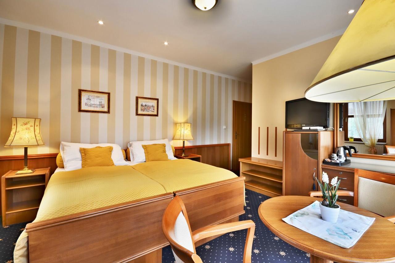 Hotel Villa Conti Писек Экстерьер фото