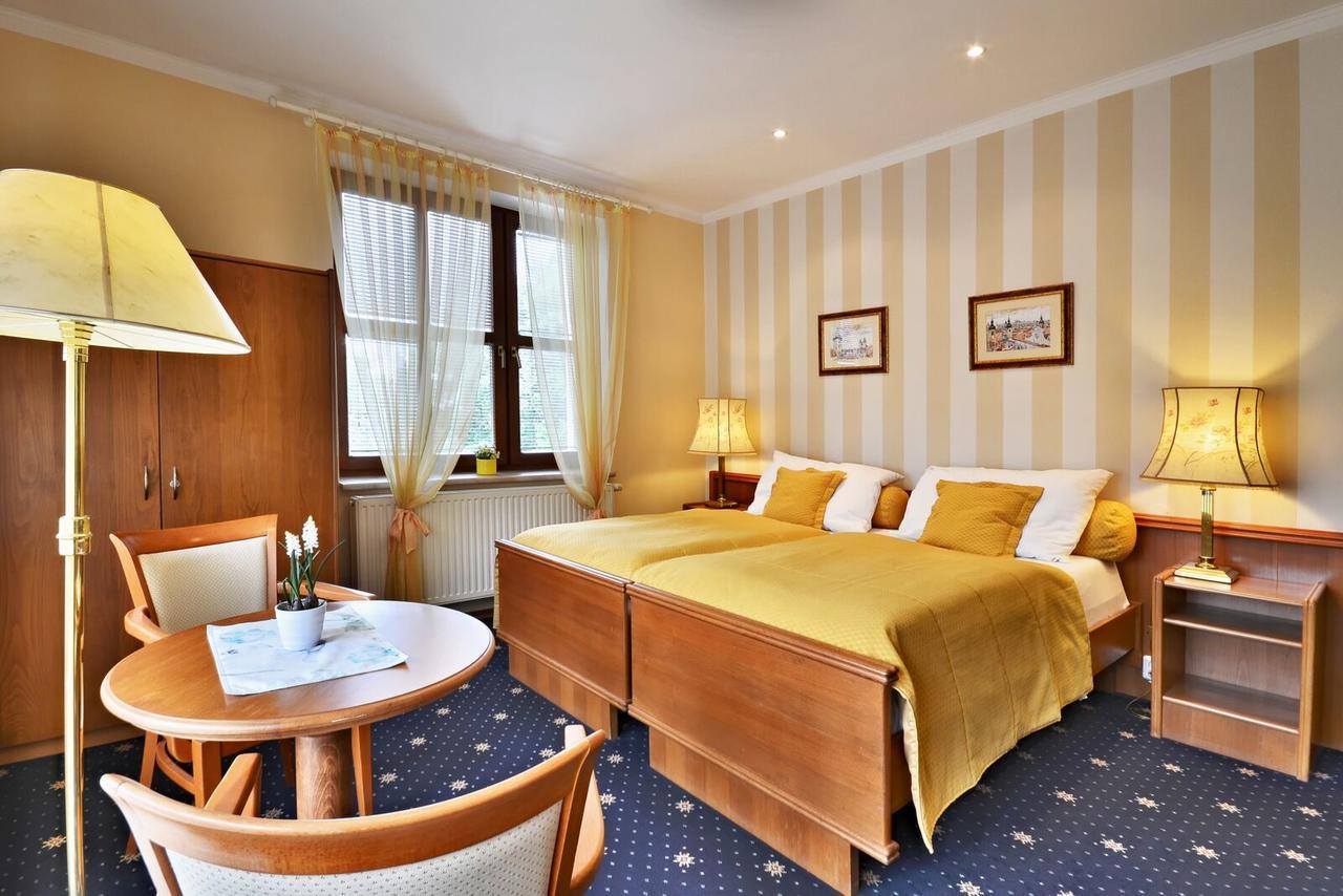 Hotel Villa Conti Писек Экстерьер фото